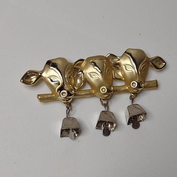 Vintage Gold Tone 3 Cows With Bells Brooch - Picture 2 of 13